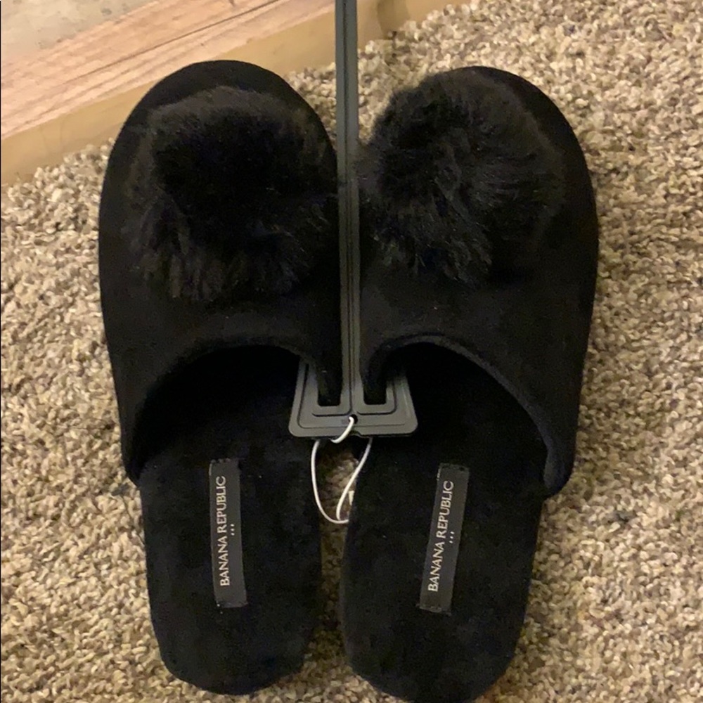 Pom slippers